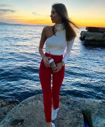 Сладкая и раскованная красавица ждёт тебя для ярких и незабываемых встреч. Готова исполнить самые смелые фантазии! 12955, 22 года